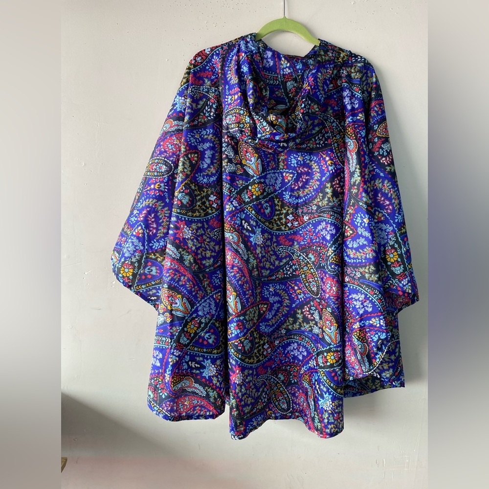 Vera Bradley Packable Rain Poncho Vibrant Paisley Print Hooded Coat OS - Picture 4 of 8